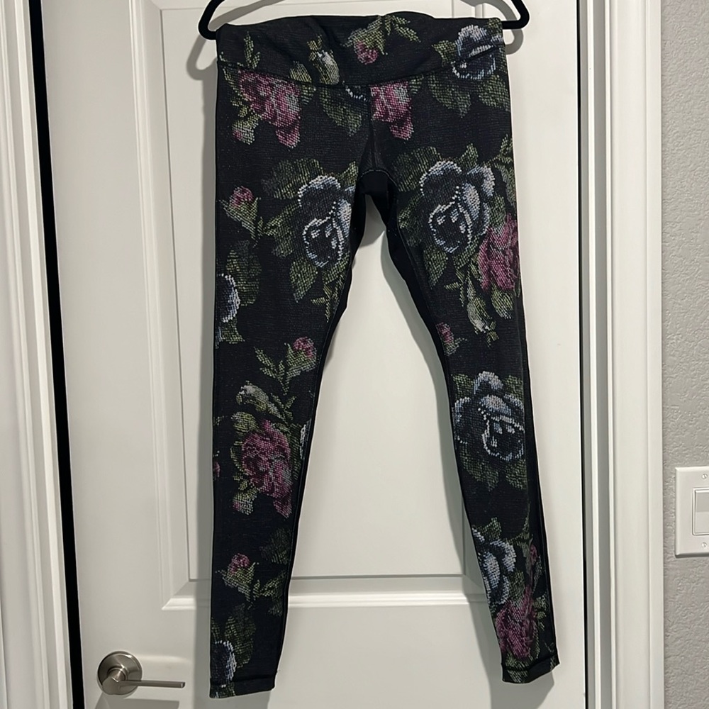 LuluLemon Rose Pixel Black Leggings